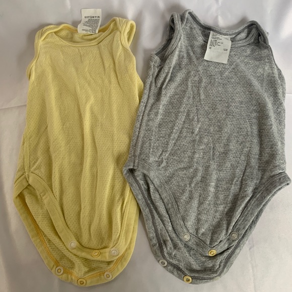 3 Uniqlo Baby sleeveless Airism Onesies - Picture 3 of 4